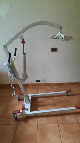 Sollevatore elettrico - , a